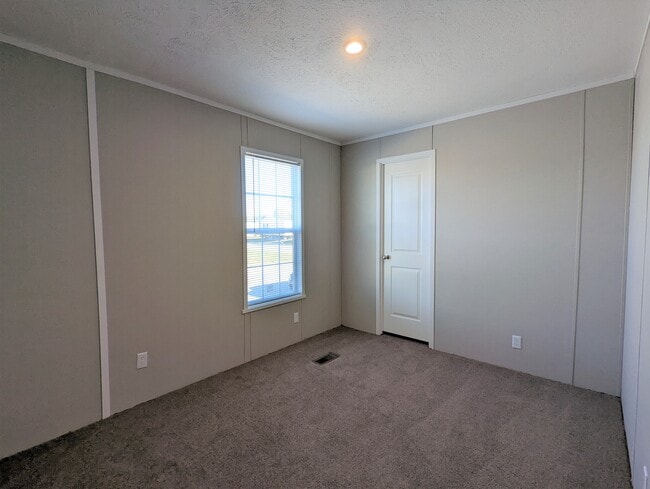 Building Photo - 471 Montana