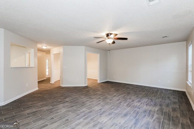 Building Photo - 1924 Simmons Ln