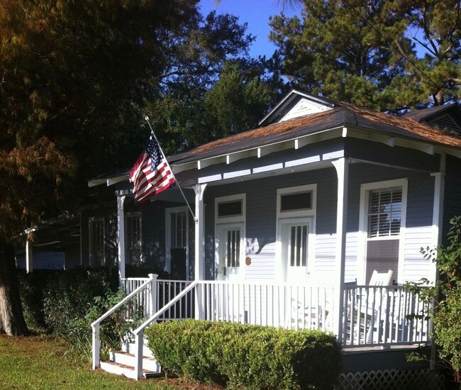 Primary Photo - 203 N Kirkland Dr