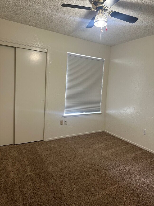 Building Photo - 247 S Simon St