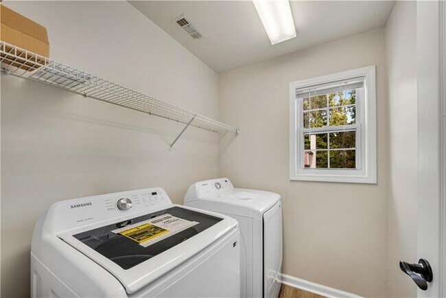 Building Photo - 1610 Elgaen Pl Dr