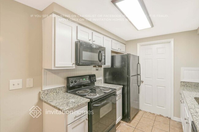 Building Photo - 10824 Oakdale Ave