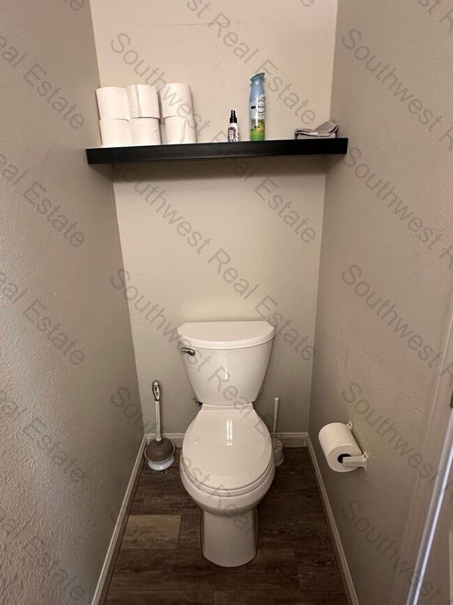 Building Photo - Spacious 2 story condo.