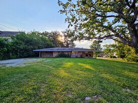 Building Photo - 359 Glenwood Dr