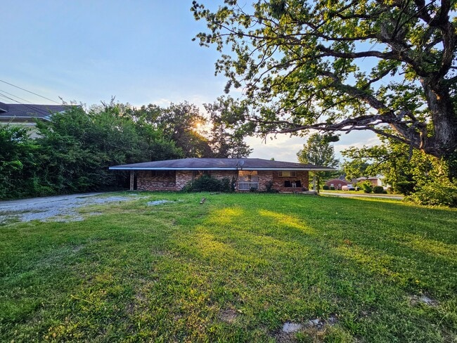 Building Photo - 359 Glenwood Dr