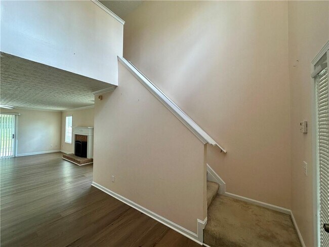 Building Photo - 665 Walnut Creek Dr NW