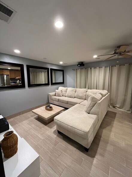 Building Photo - 2635 SW 35th Pl