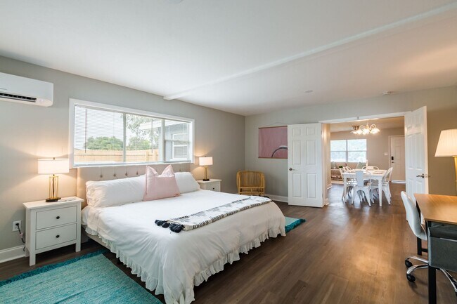 Building Photo - Fully Furnished 3BR/2BA St. Pete Home – Modern Updates & Prime Location