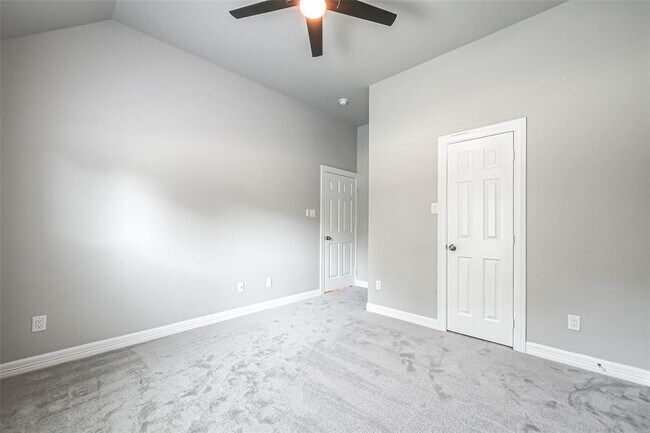 Building Photo - 6215 Suncrest Ct