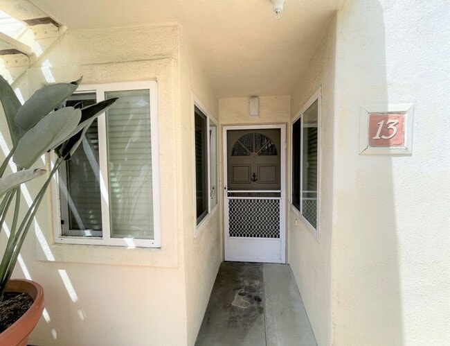 Building Photo - BEACH FRONT CONDO - Panoramic Ocean Views!