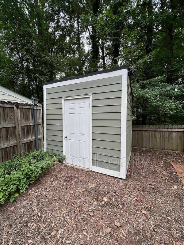 Building Photo - 1215 Collington Dr