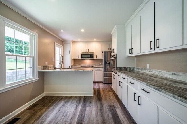 Building Photo - 4222 Arbutus Dr