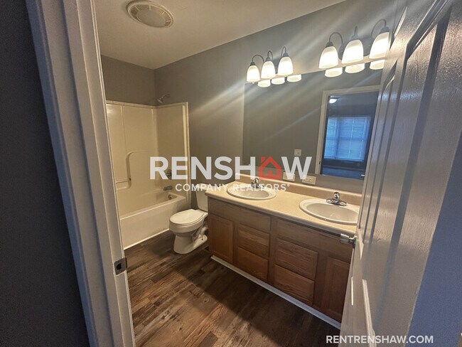 Building Photo - 157 Cloverdale St