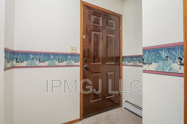 Building Photo - 384 Explorer Ct