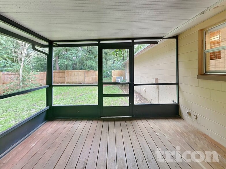 Building Photo - 18307 Oakdale Rd