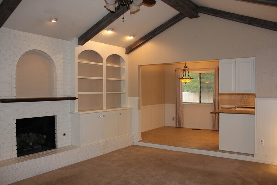 Building Photo - 6928 S 73rd E Ave