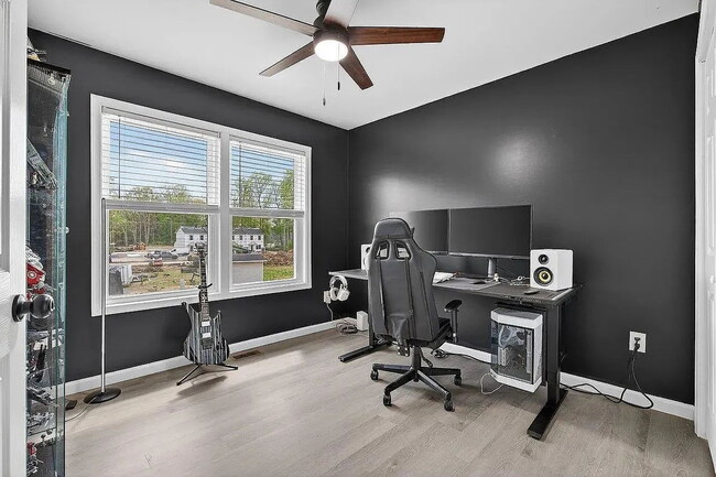 Building Photo - Like-New 2024 Townhome with Mountain Views, Garage & Backyard