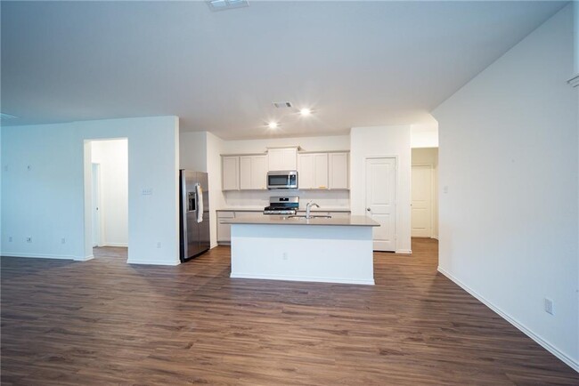 Building Photo - 220 Longbridge Dr