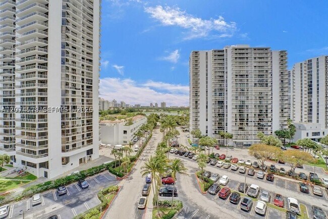 Building Photo - 20505 E Country Club Dr
