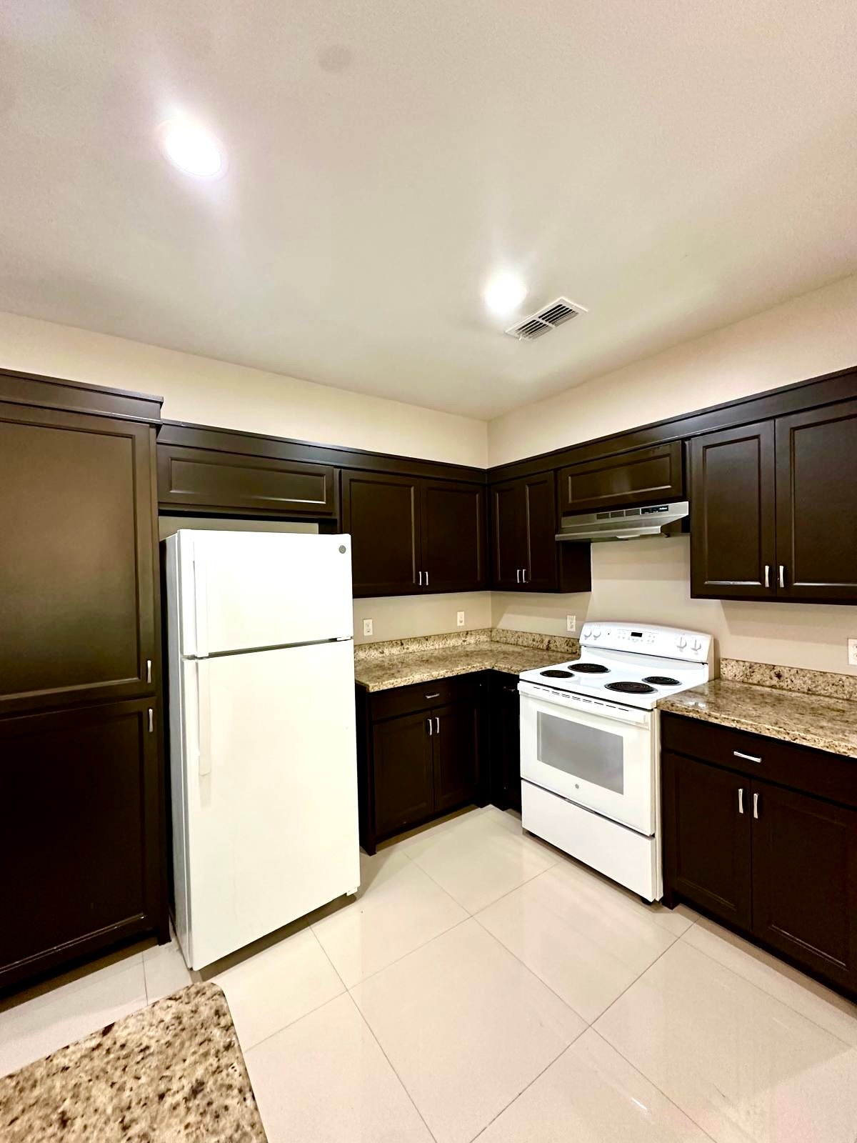 Building Photo - 1022 Escondido Ln E