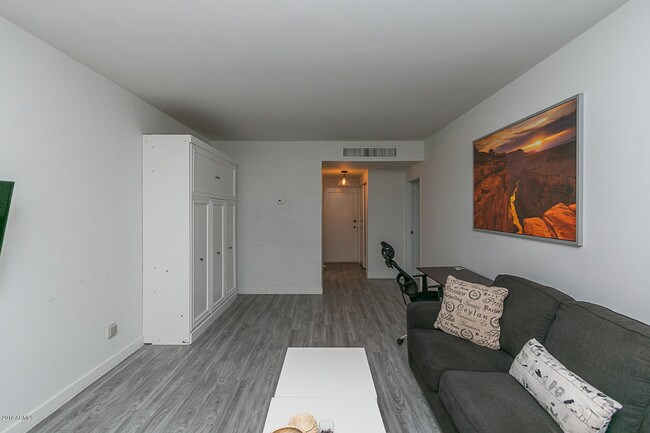 Building Photo - 6125 E Indian School Rd