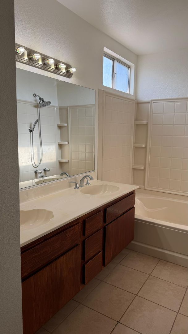 Building Photo - Welcome to your Next Home in Brawley
