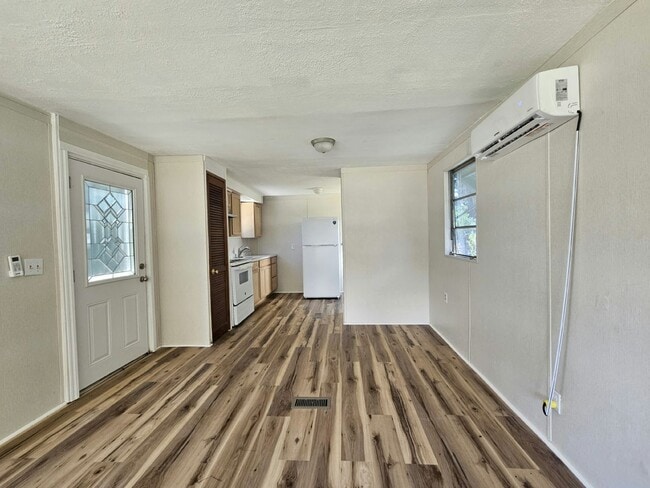 Building Photo - 4360 Hitzing Ave