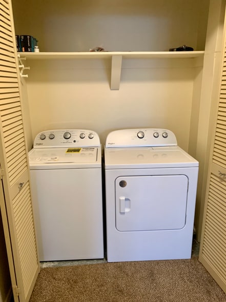 Building Photo - 104 S Yellowstone Ave