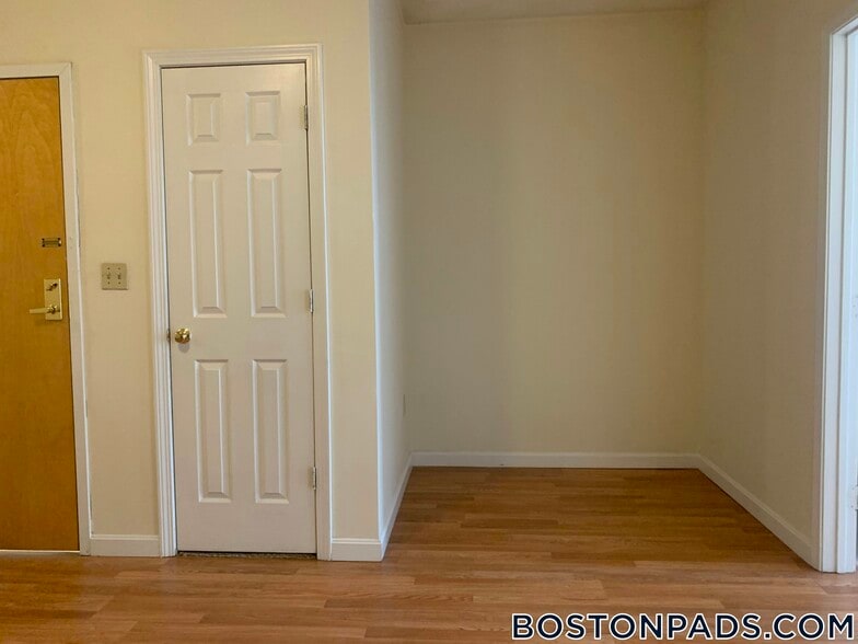 Building Photo - 81 Essex St