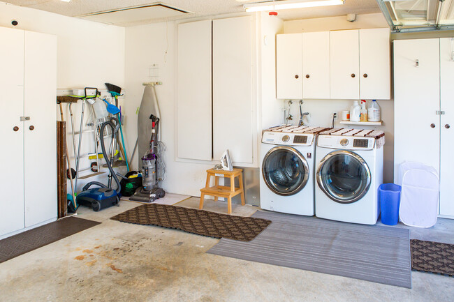 Vacuum, ironing, board, washer dryer - 250 Vista Montana Way