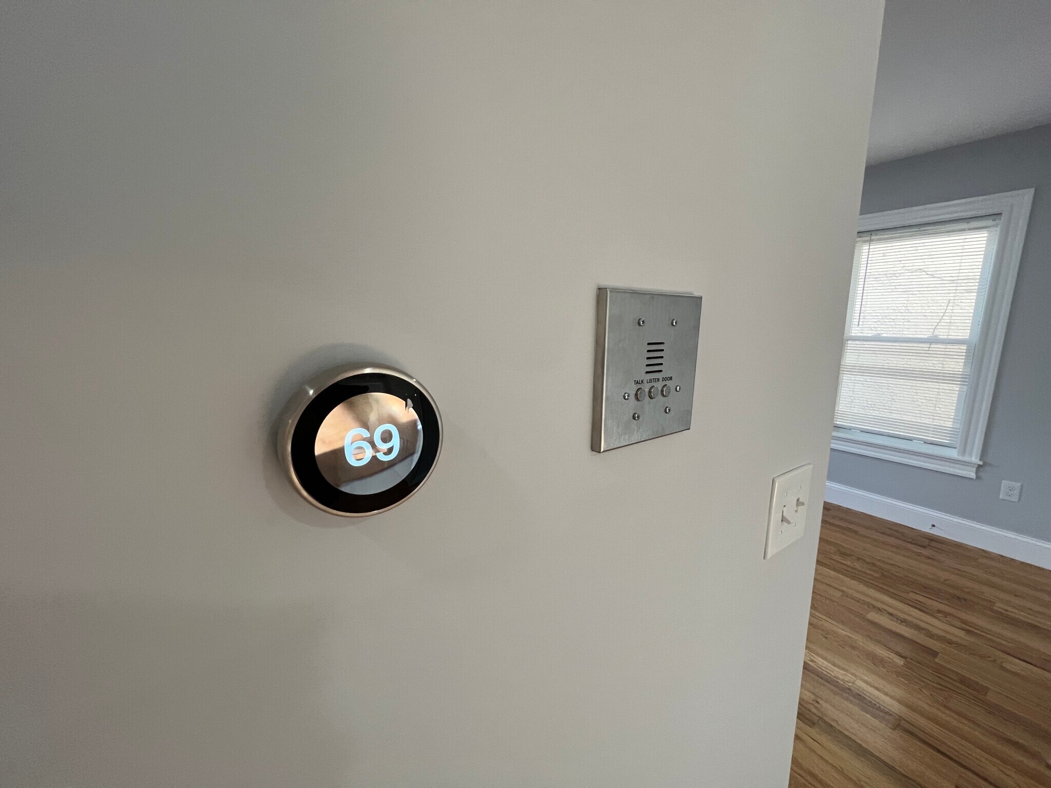 Building Photo - 372 Oxford St