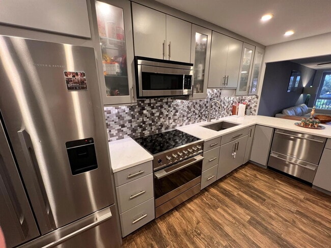 Building Photo - 3175 NE 48th Ct