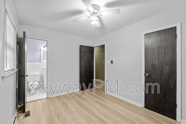 Building Photo - 161 Hickory Dr S Cir