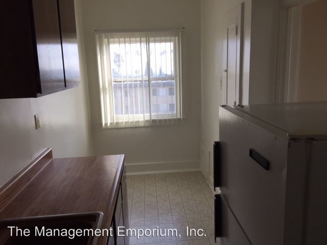 Building Photo - 2057 Dracena Dr
