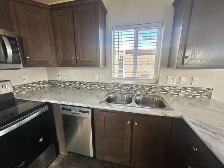 Building Photo - 530 S Alma School Rd