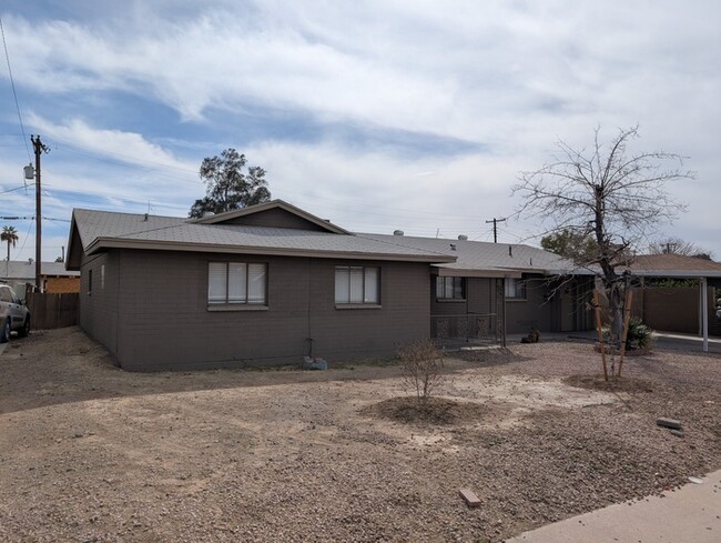 Primary Photo - Maryvale 4-bedroom with covered parking