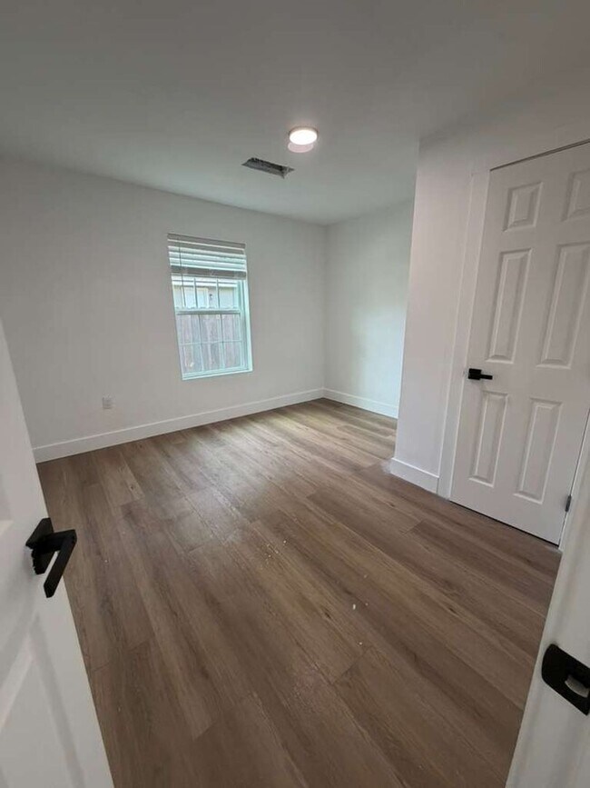 Building Photo - BEAUTIFUL HOME IN LA PORTE. MOVE IN READY!.