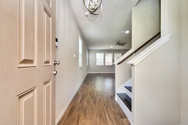 Building Photo - 18638 Lansdowne Stream Path