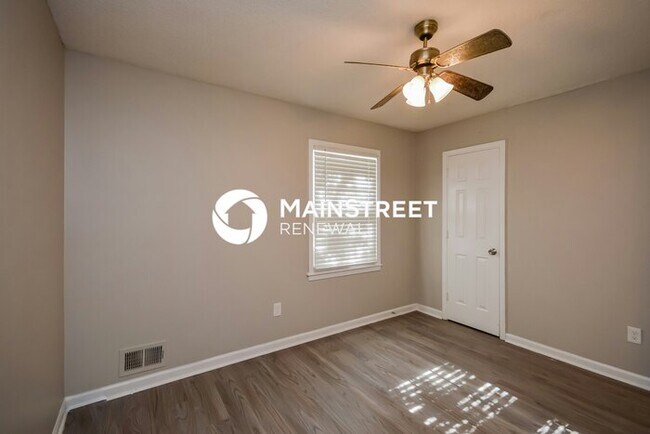 Building Photo - 3 Bedroom Pet-Friendly Home in Conyers, GA with Main Street Renewal