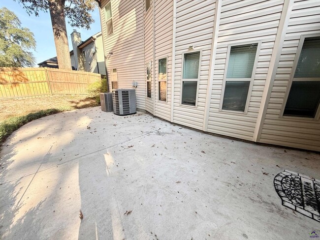 Building Photo - 108 W Haven Dr