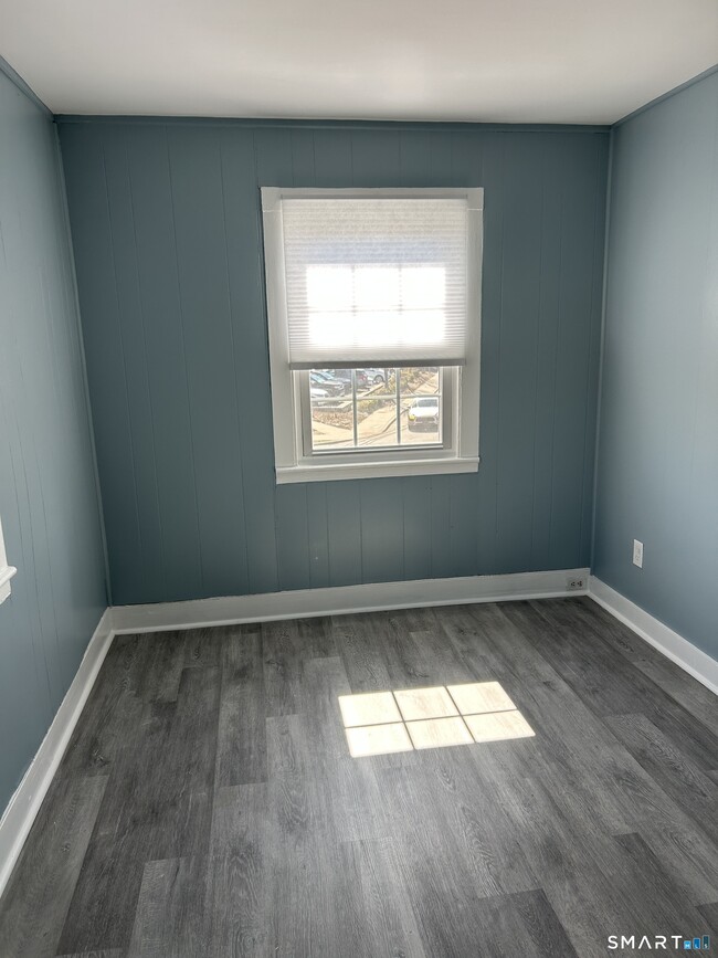 Building Photo - 2324 Post Rd