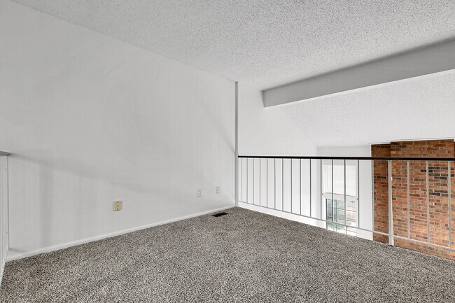 Building Photo - $2,695 - 5 Bed, 4 Bath Townhome in Aurora ...