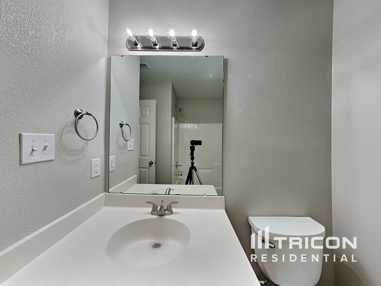 Building Photo - 9312 Tiger Lily Ln