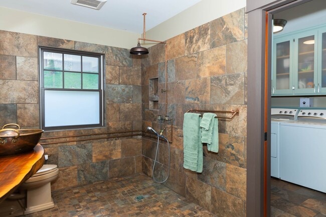 Building Photo - 1 bed, 1 bath River View Cottage in Charle...