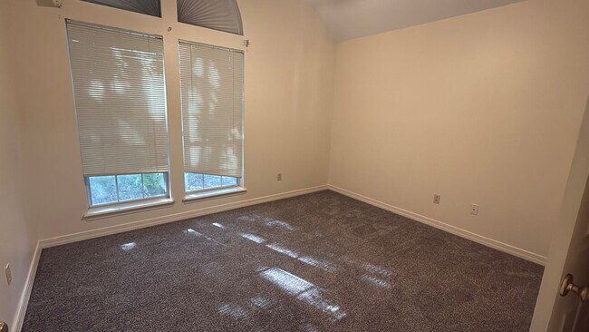 Building Photo - 2106 Middle Creek Blvd