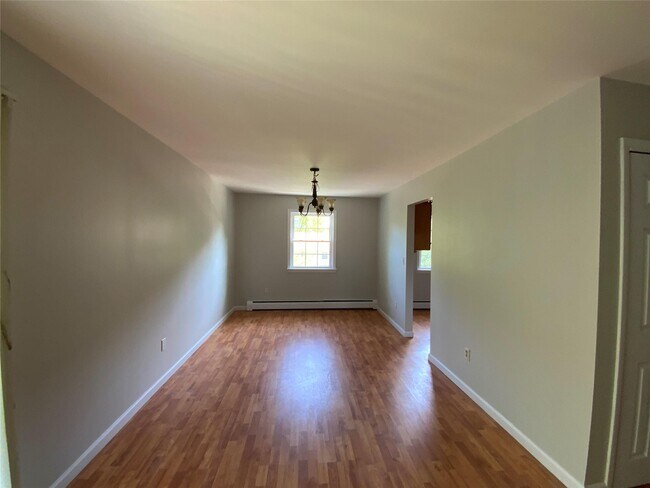 Building Photo - 31 Parkside Dr