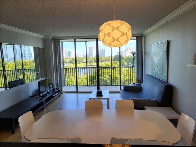 Building Photo - 3475 N Country Club Dr