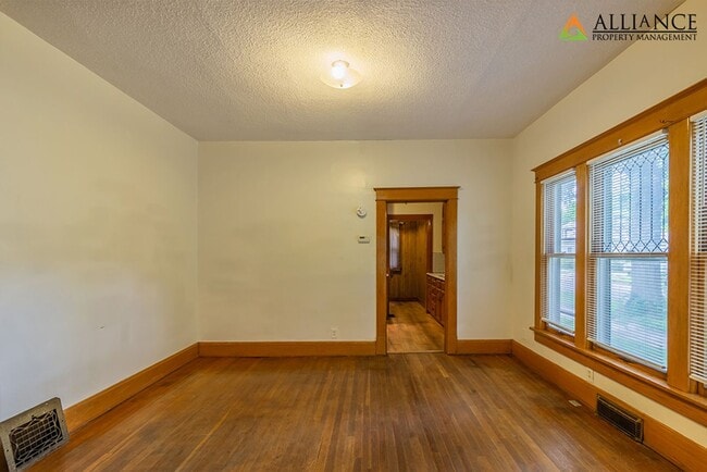 Building Photo - 800 Osage St