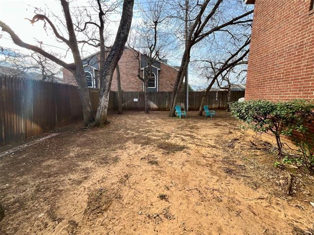 Building Photo - 1450 Meadowood Village Dr