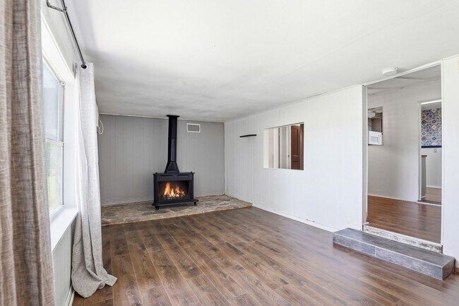 Building Photo - Great in Granbury